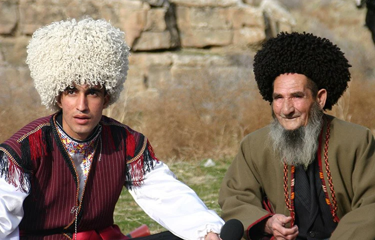 کلاه و سربند در تاجیکستان