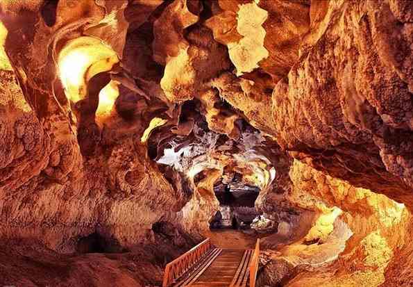 نمای زیبایی از غار کتله خور نمای زیبایی از غار کتله خور