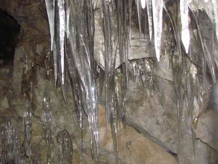 تور یک روزه غار یخ مراد |اجرای زمستانه|  تور یک روزه غار یخ مراد |اجرای زمستانه|