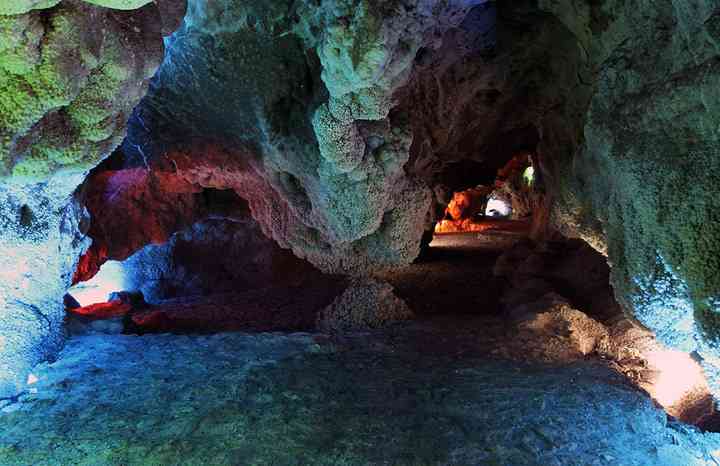 تور یک روزه غار چال نخجیر و محلات |هفته چهارم اردیبهشت| تور یک روزه غار چال نخجیر و محلات |هفته چهارم اردیبهشت|